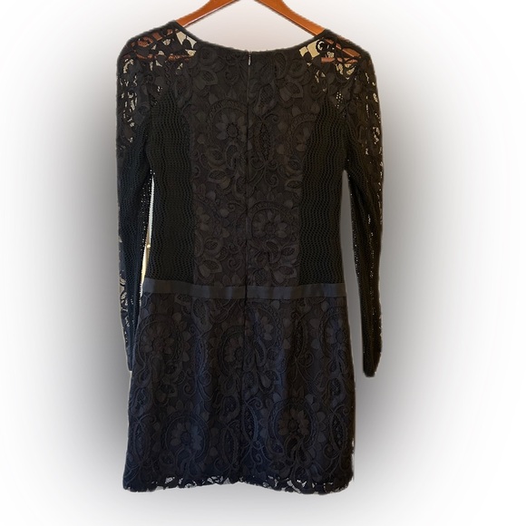 Nanette Lepore Elegant Long Sleeve V-Neck Black Lace Dress Size 2 - Picture 3 of 4